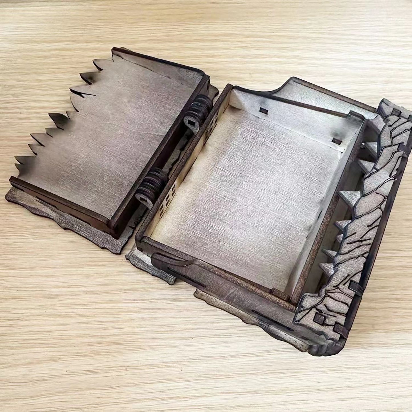 Allin Dice Wooden Monster Teeth Dice Collect Box for RPG Games Players, Tree Age Rings and Monster Teeth Dice Collect Box for Board Games Player and Dice Collectors